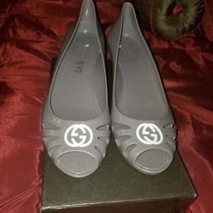 Adorable Gucci wedges